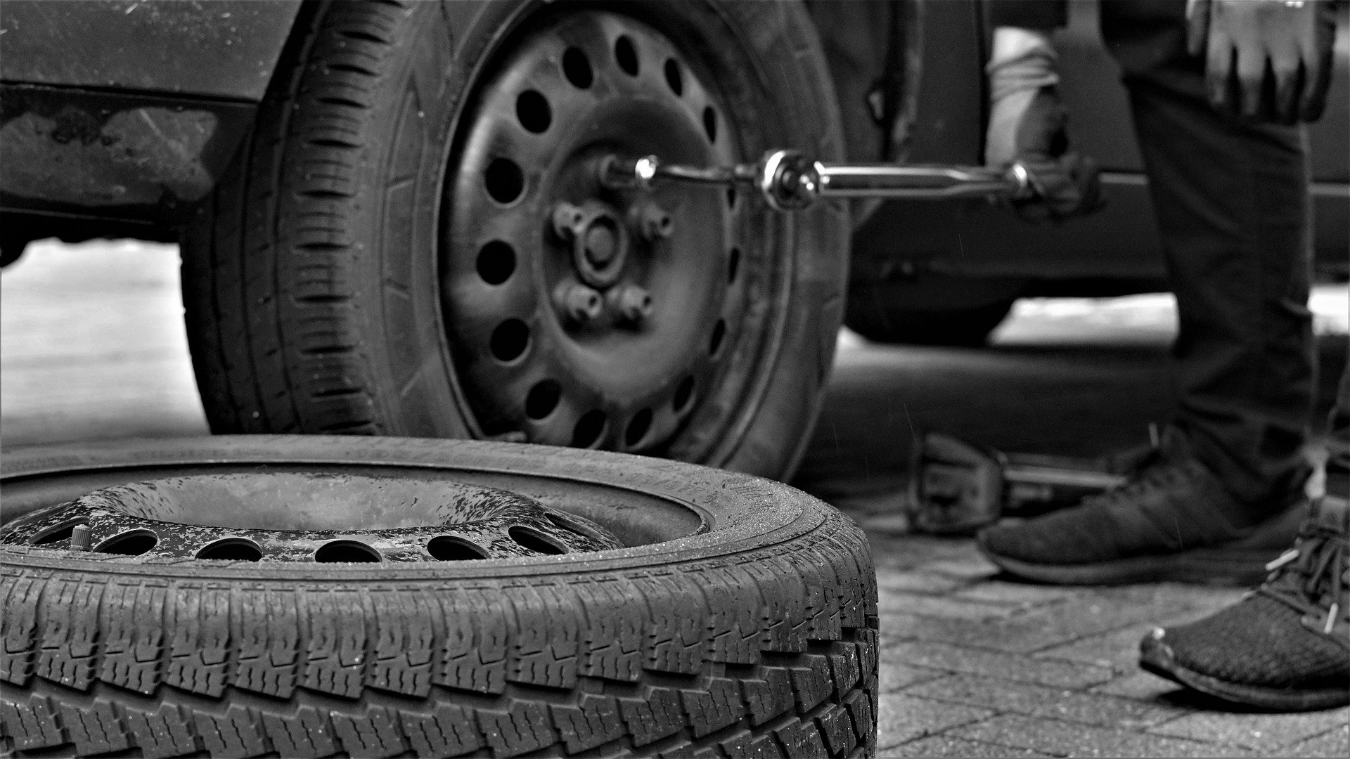 Von Ölwechsel bis Reifentausch: Schrauben am eigenen Auto steht hoch im  Kurs 