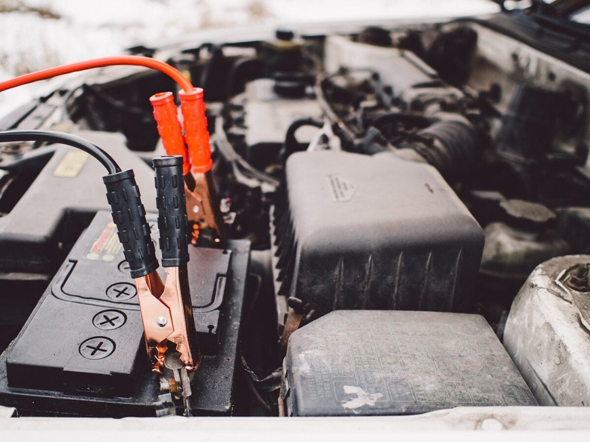 Autofahren im Winter: Batterie schlapp? So geben Sie richtig Starthilfe -  FOCUS online